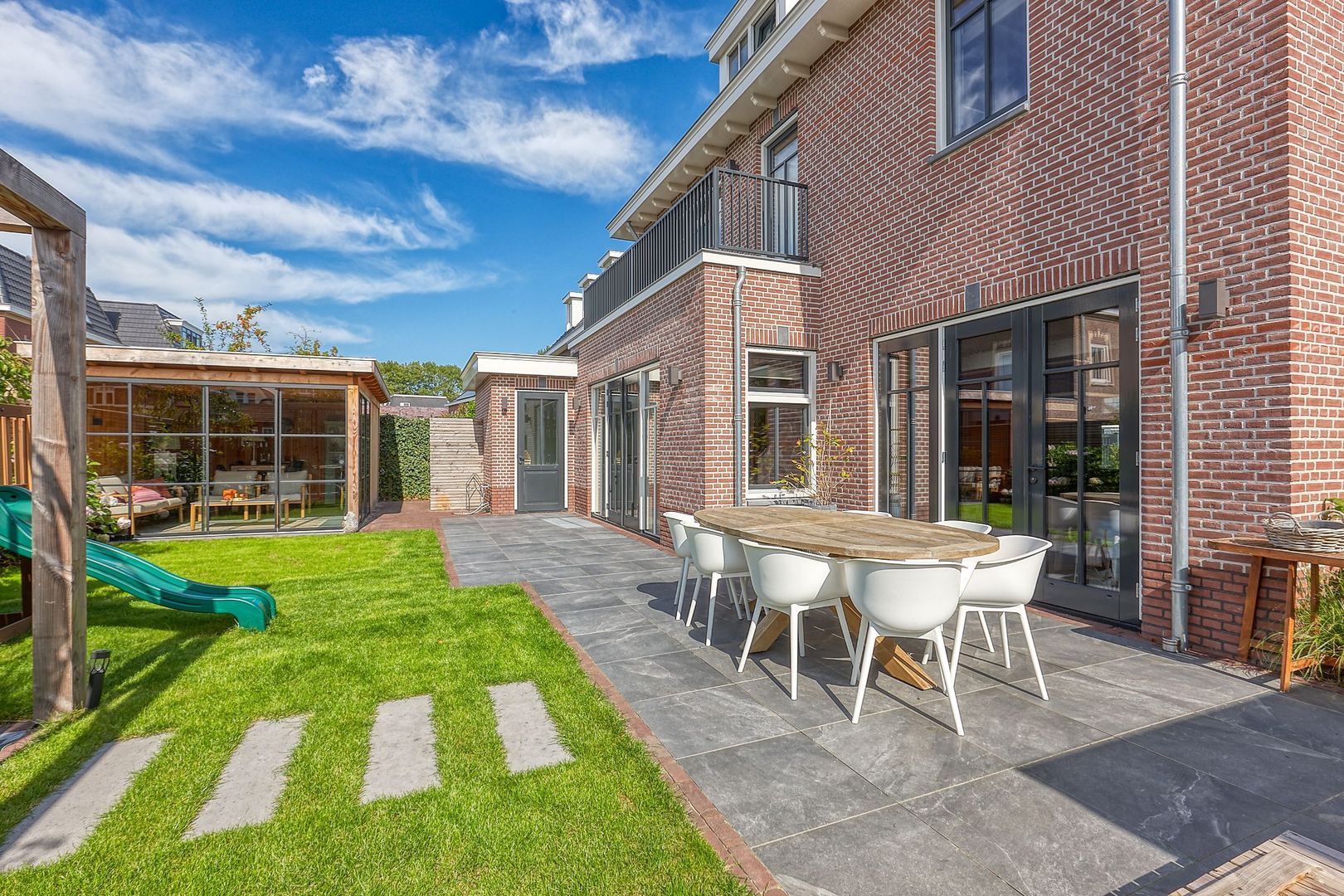 Oostmadeweg 64, Den Haag foto-12 blur