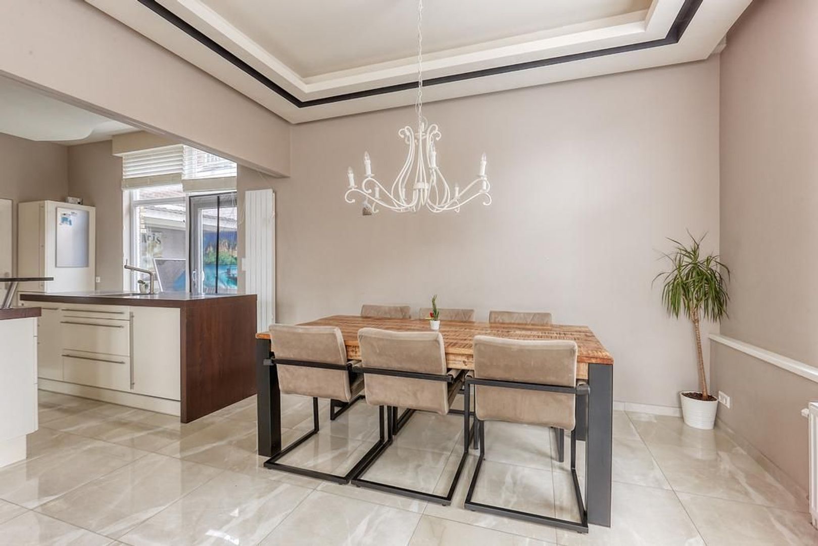 Maaswijkstraat, Den Haag foto-2 blur