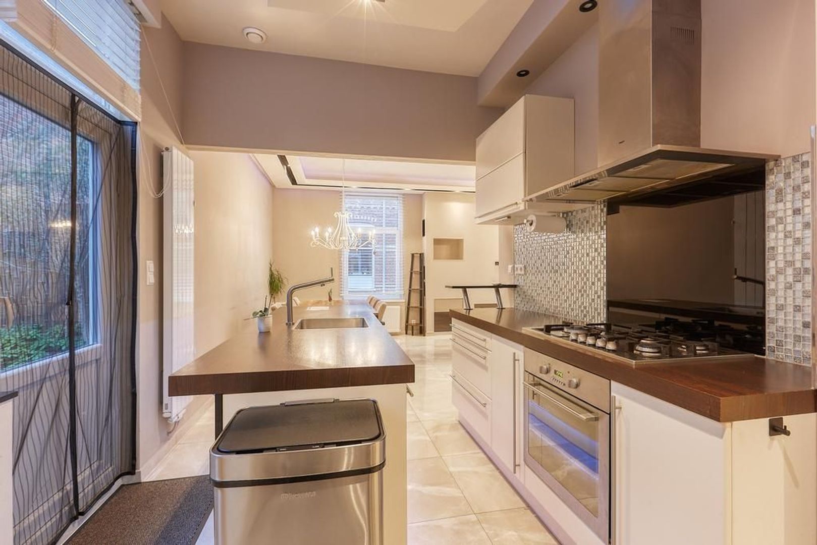 Maaswijkstraat, Den Haag foto-8 blur