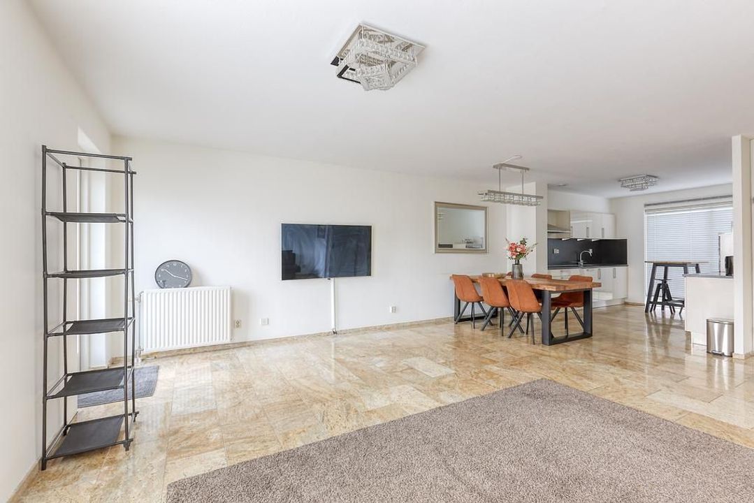 Van der Woudendijk 35, Den Haag