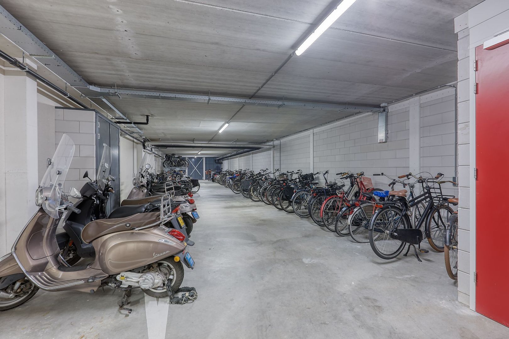 Waldorpstraat 1744, Den Haag foto-34 blur
