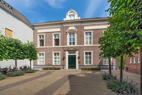 Upper floor apartment Westeinde 11 H, Den Haag