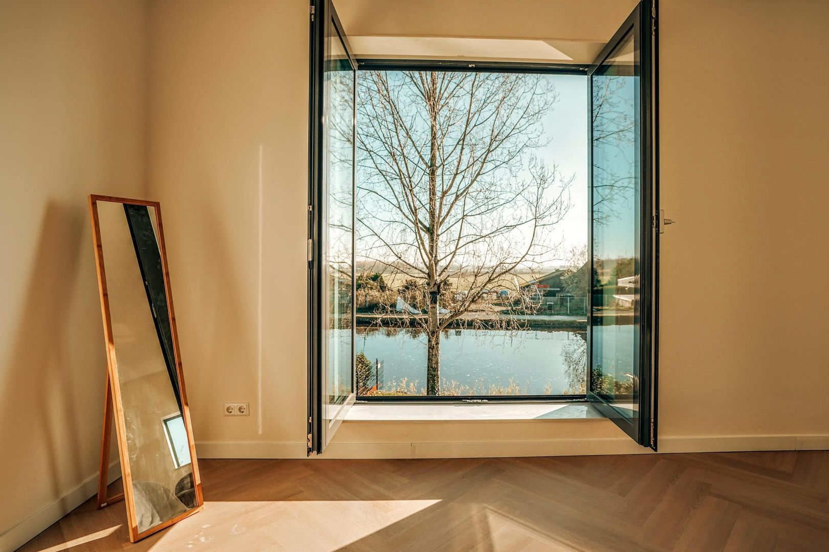 Liburne 20, Leidschendam foto-46