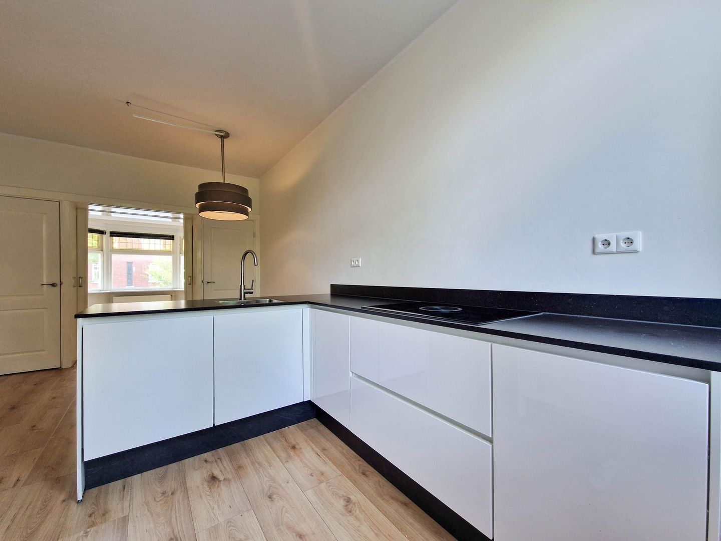 Mient 348, Den Haag foto-1