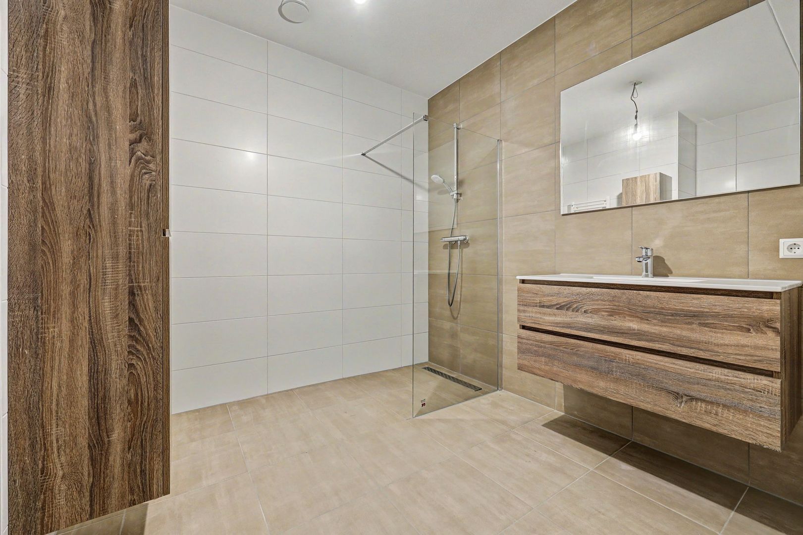 Elantra: Appartement C 15, Goes foto-24