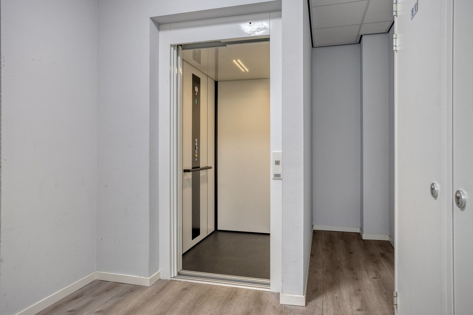 Dam 1 B 07, Goes foto-4