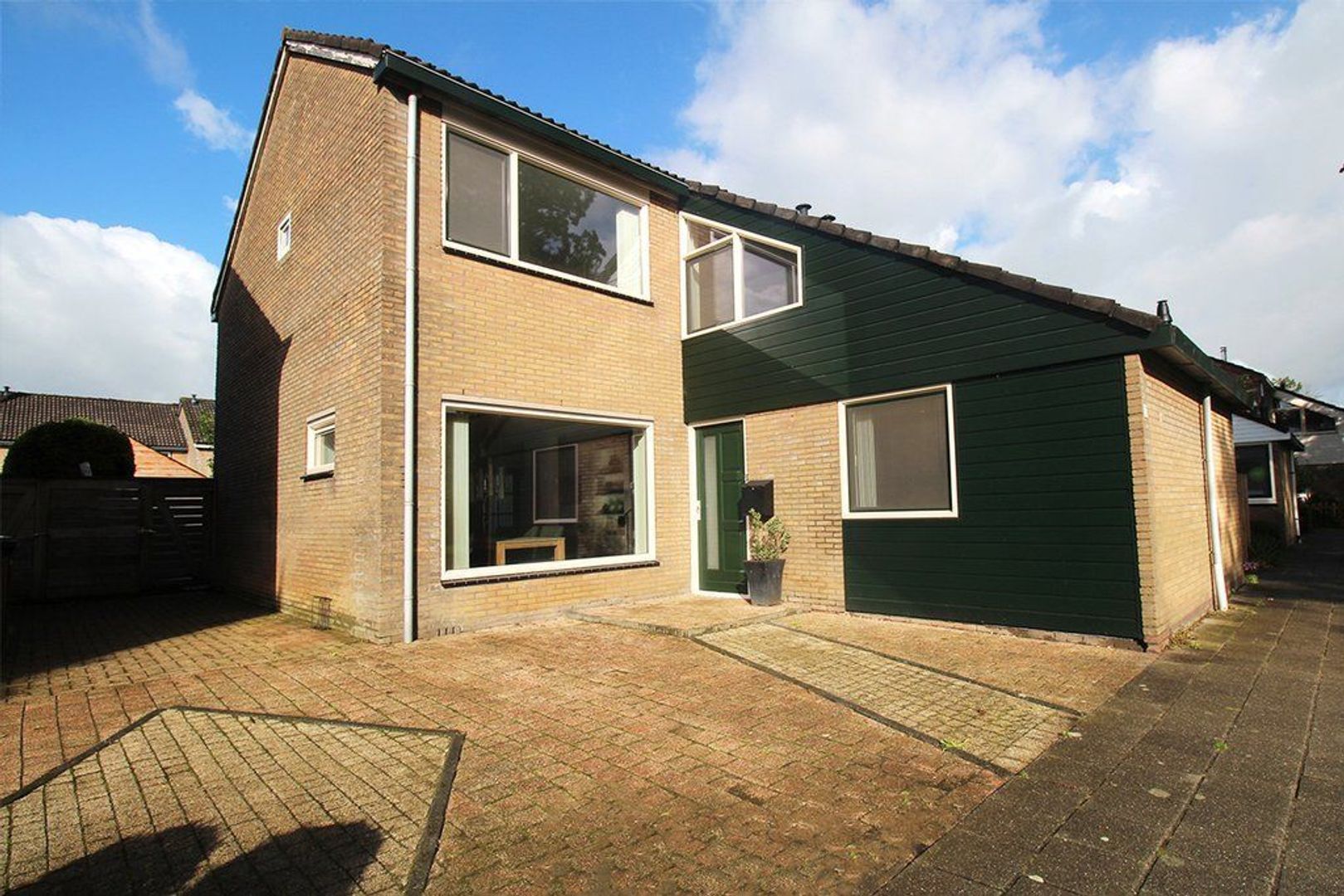Overstort 77