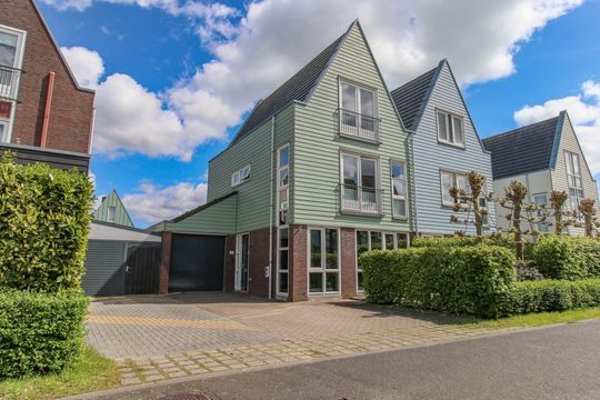 Vredemaker 5, Zwaag foto-0