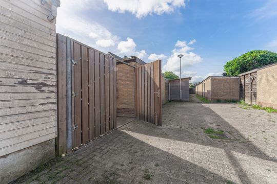 Uitlaat 42, Grootebroek foto-44