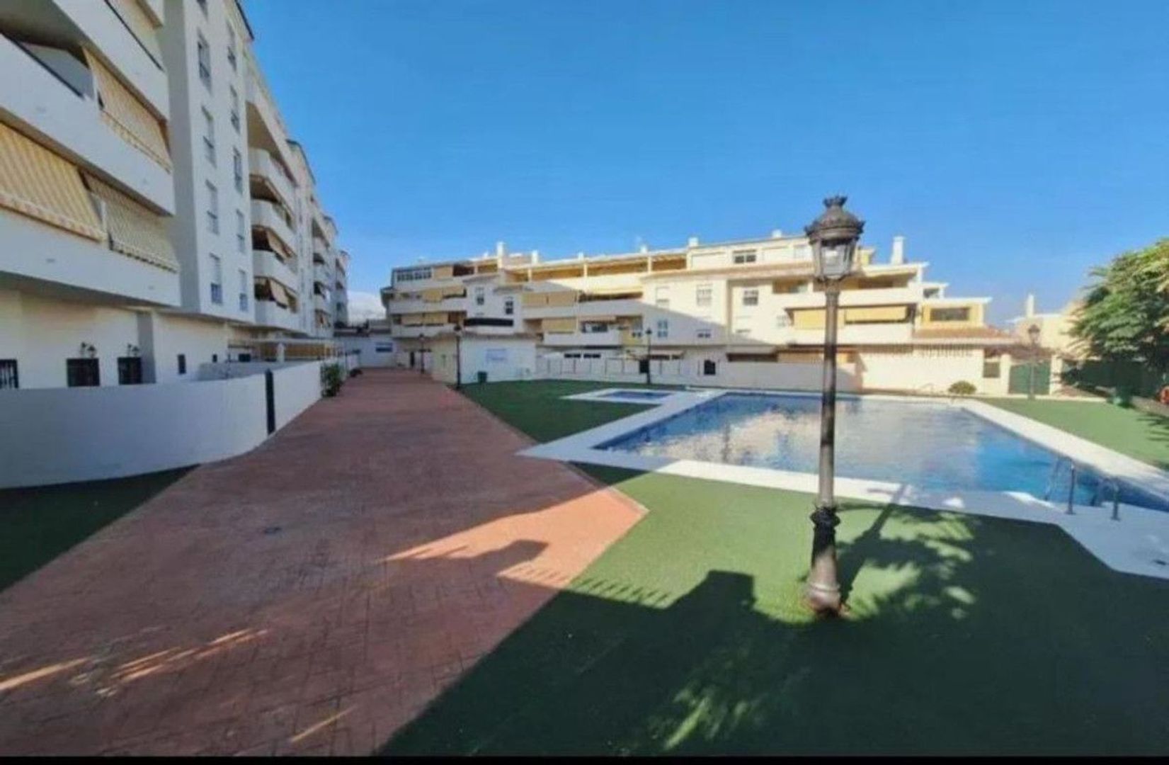 Estepona, Appartement EUR 365.000 foto-16