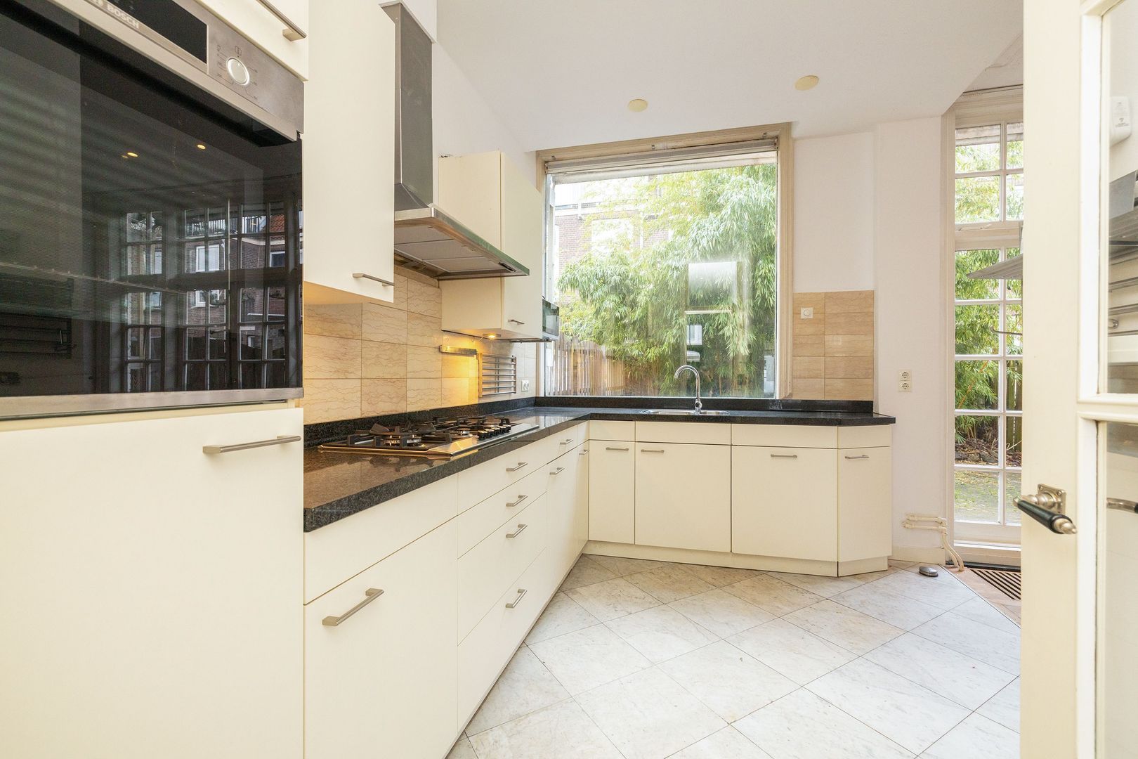 Weimarstraat 388, Den Haag foto-2 blur