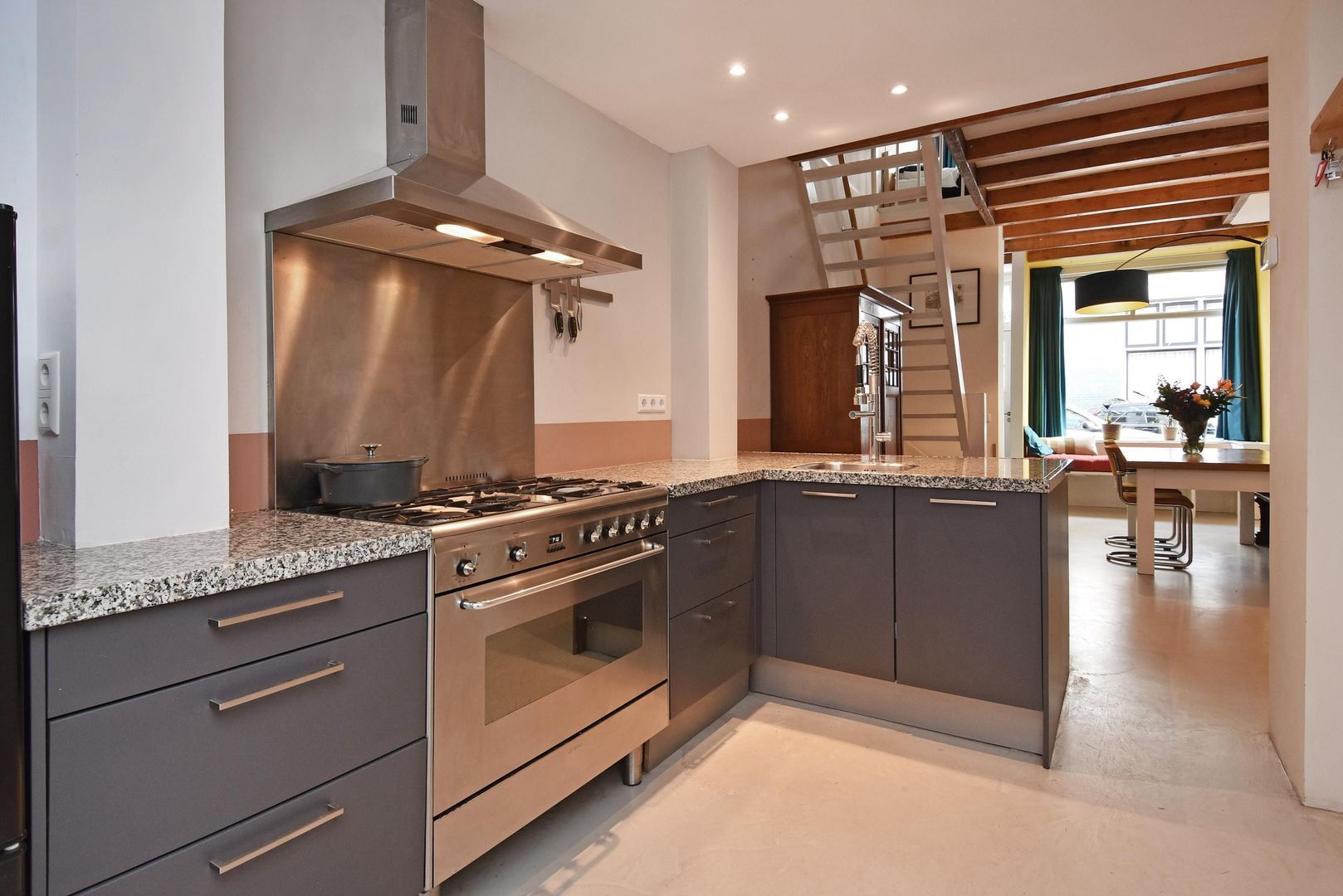 Assendelftstraat 35, Den Haag foto-6 blur