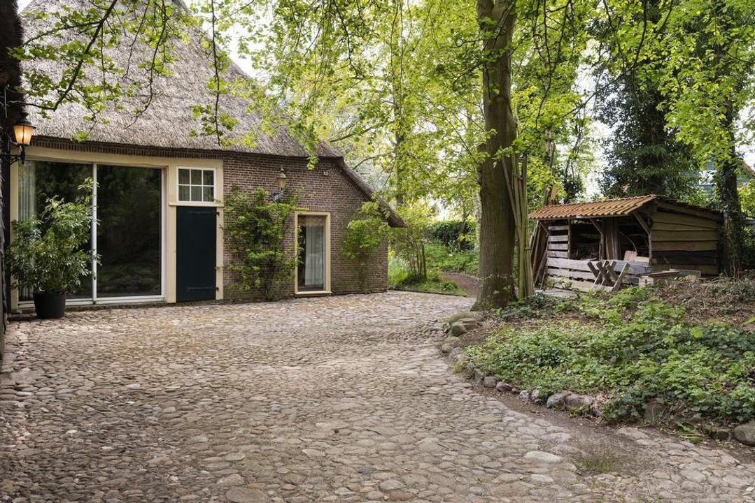 Oud Veeningen 10, Veeningen foto-1