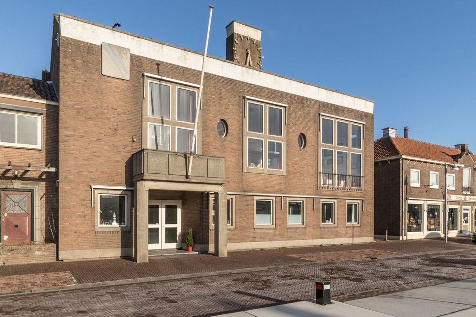 Dorpsplein 9, Schoondijke