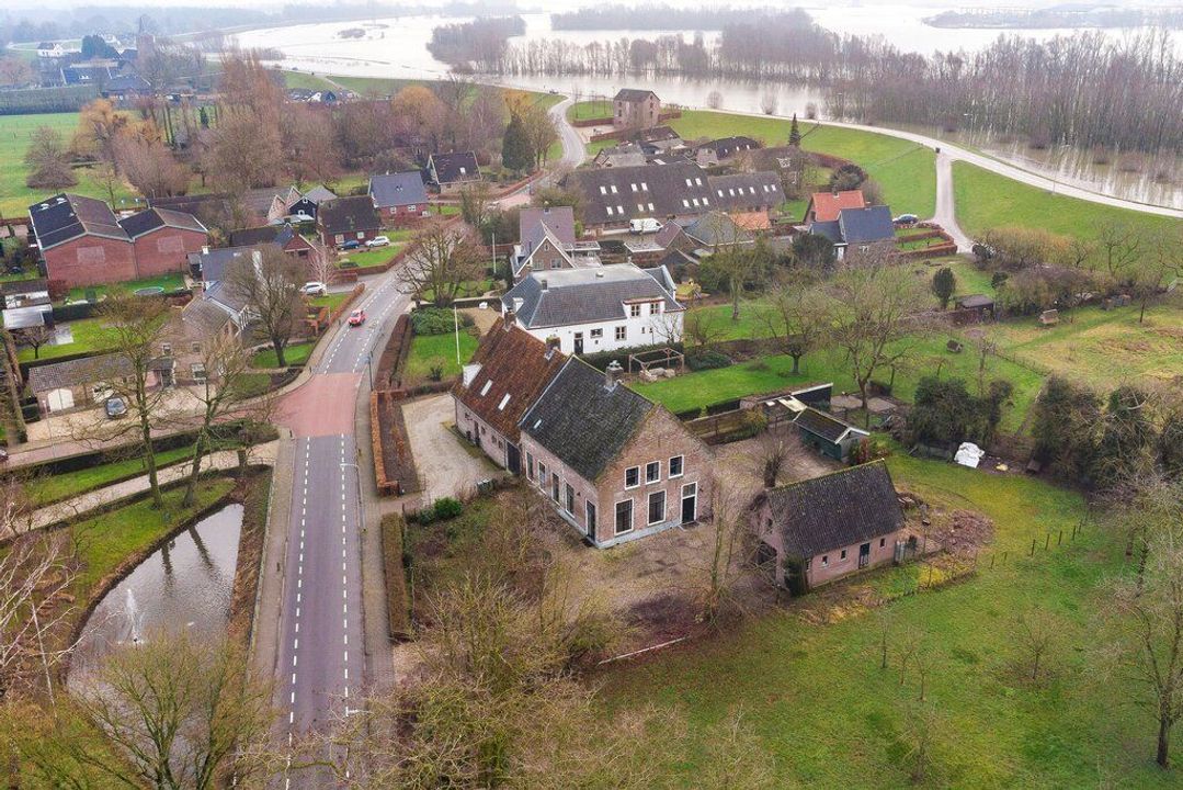 Pluimenburgsestraat 2, Dodewaard foto-0