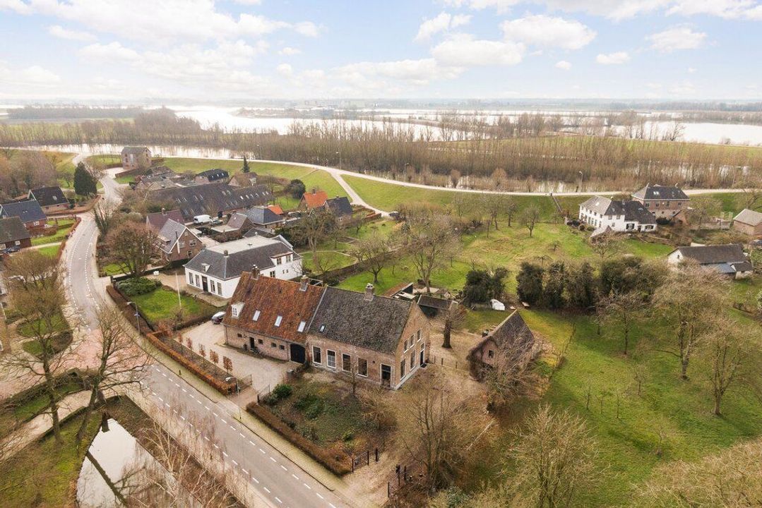 Pluimenburgsestraat 2, Dodewaard foto-2