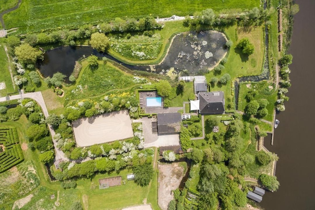 Suorein 6, Grou foto-0