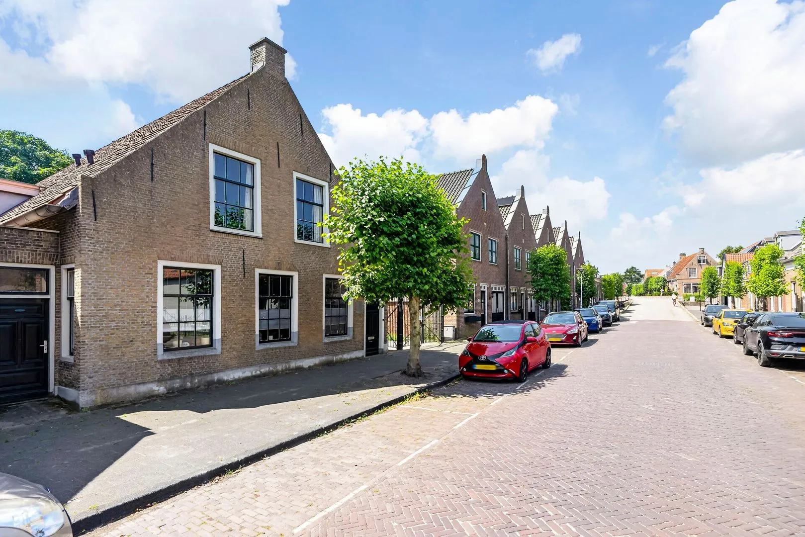 Twee-onder-één-kap te koop: Voorstraat 16-16, Piershil
