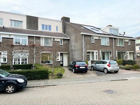 Meeuwenlaan 13, Lisse