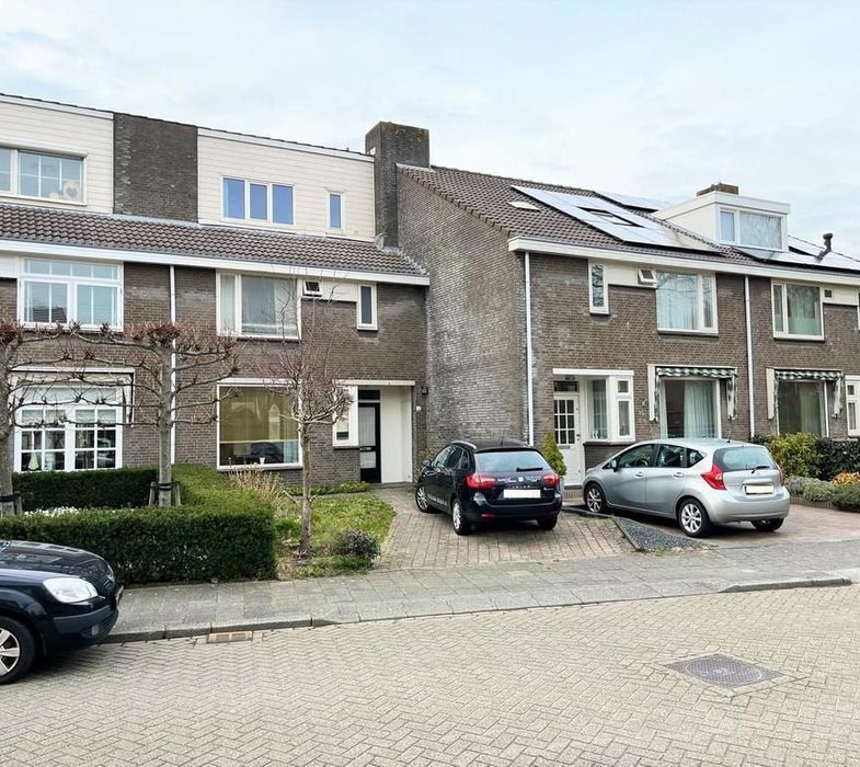 Meeuwenlaan 13, Lisse