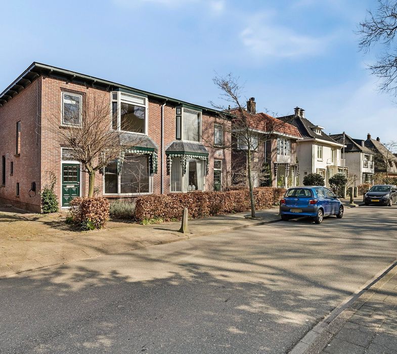 Van Meerbeekstraat 1, Hillegom