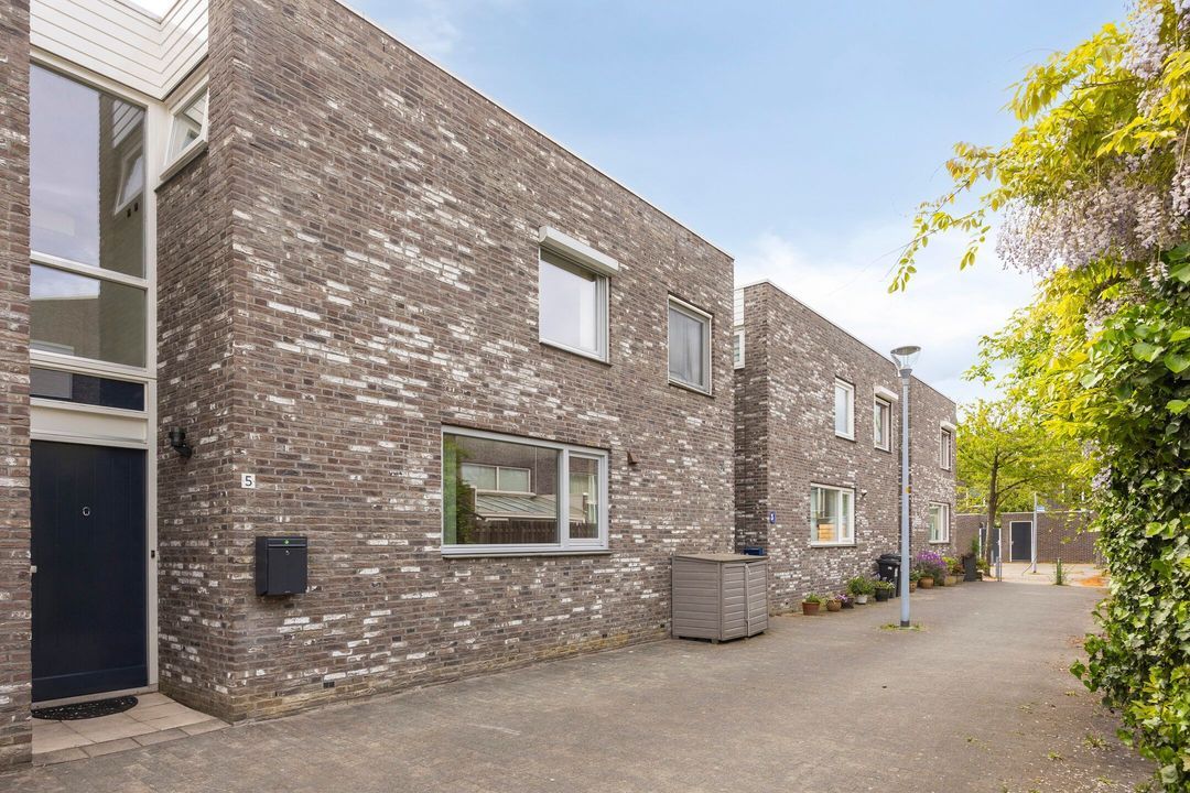 Donizettihof 5, Nieuw-Vennep