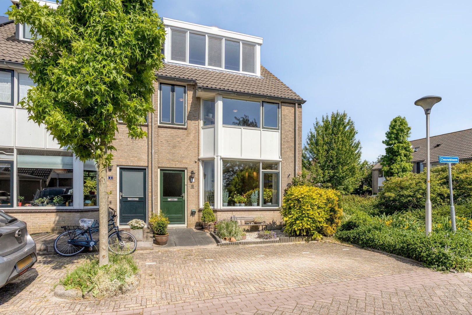 Zwanebloem 1, Woubrugge foto-1