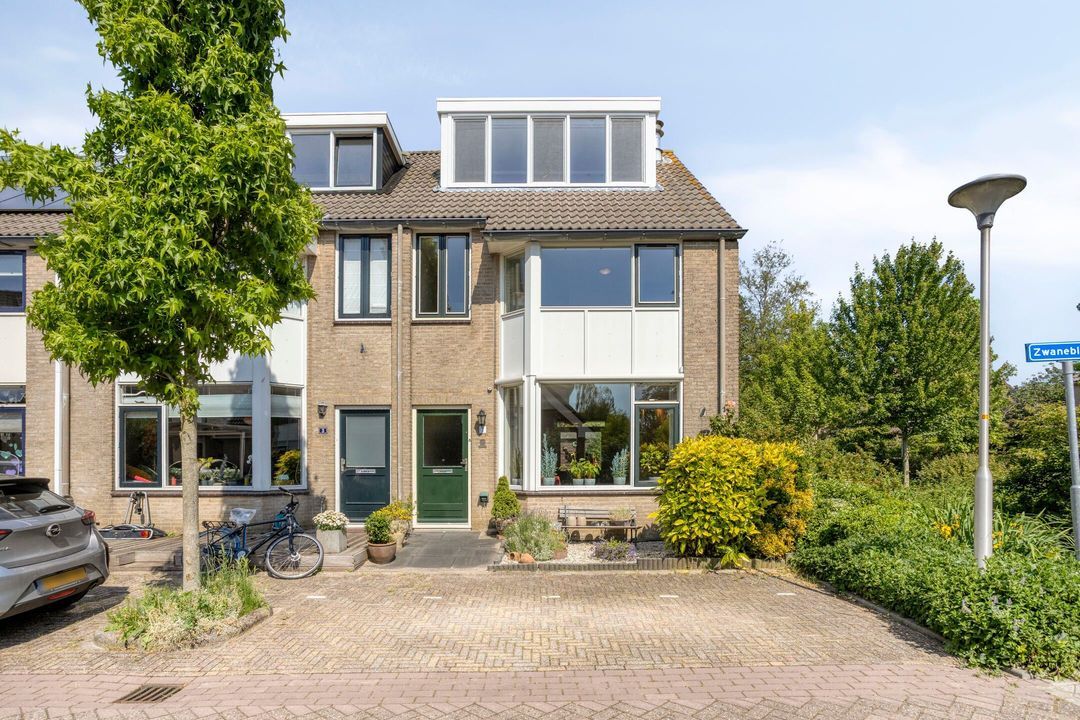 Zwanebloem 1, Woubrugge