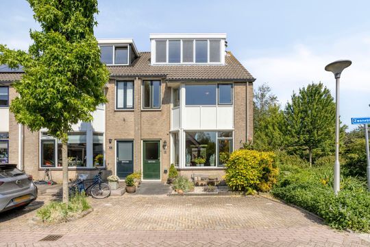 Zwanebloem 1, Woubrugge