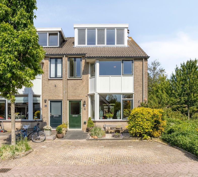 Zwanebloem 1, Woubrugge