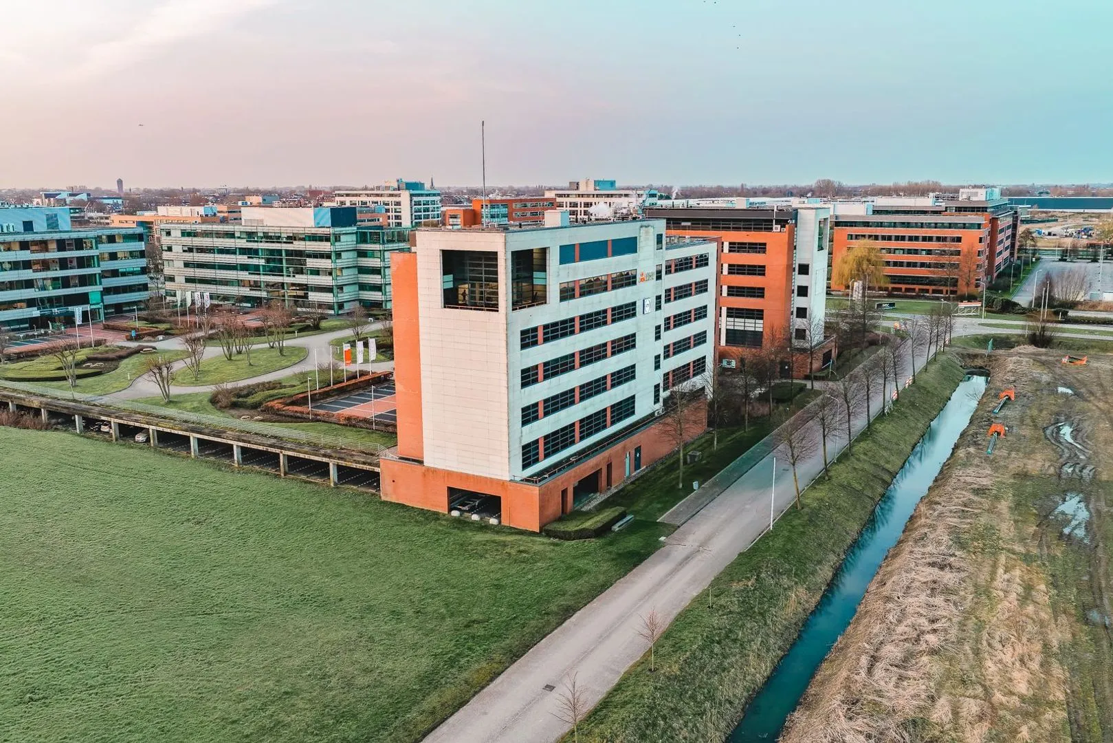 Beechavenue 97 - 115, Schiphol-Rijk foto-2 blur