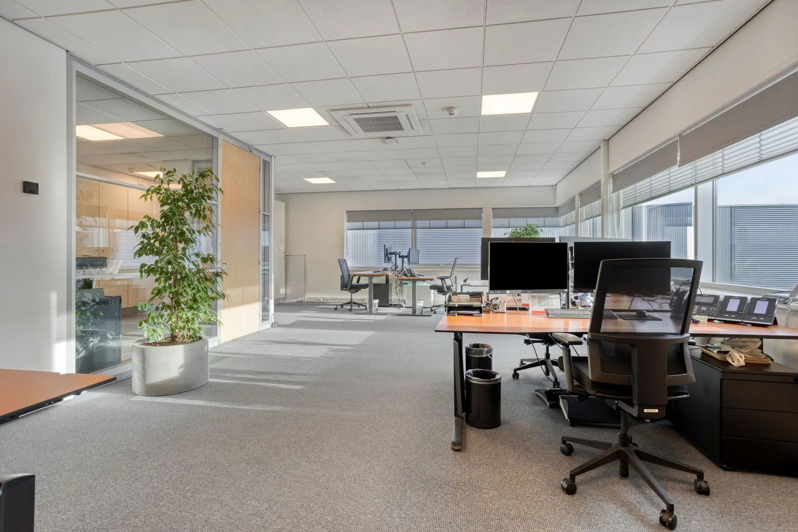 Lireweg 46, Nieuw-Vennep foto-3 blur