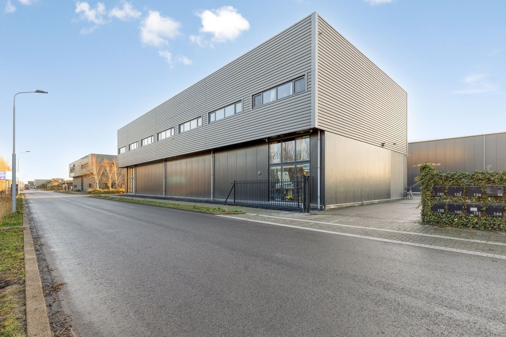 Luzernestraat 136, Nieuw-Vennep foto-1 blur