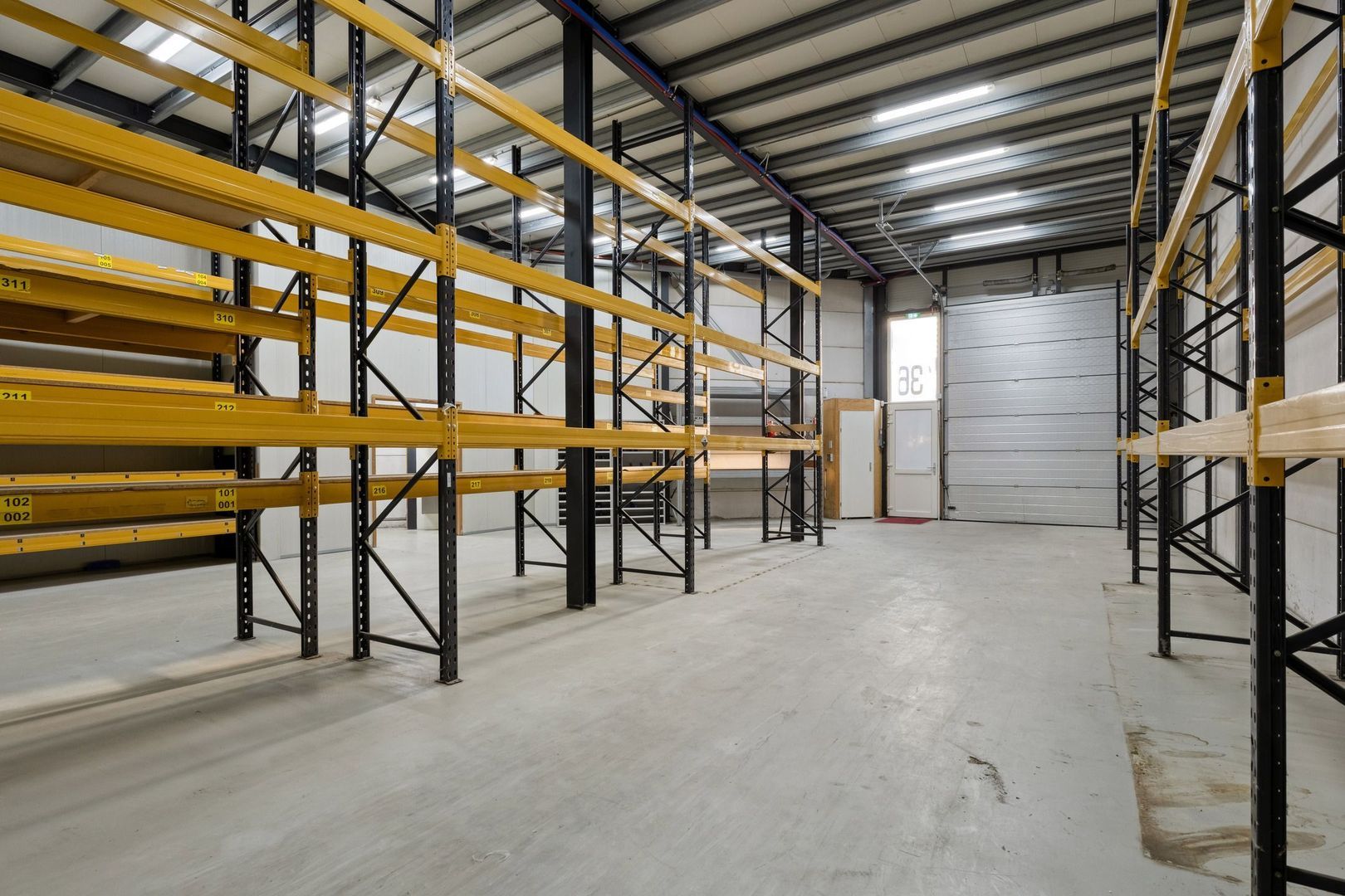 Luzernestraat 136, Nieuw-Vennep foto-13 blur