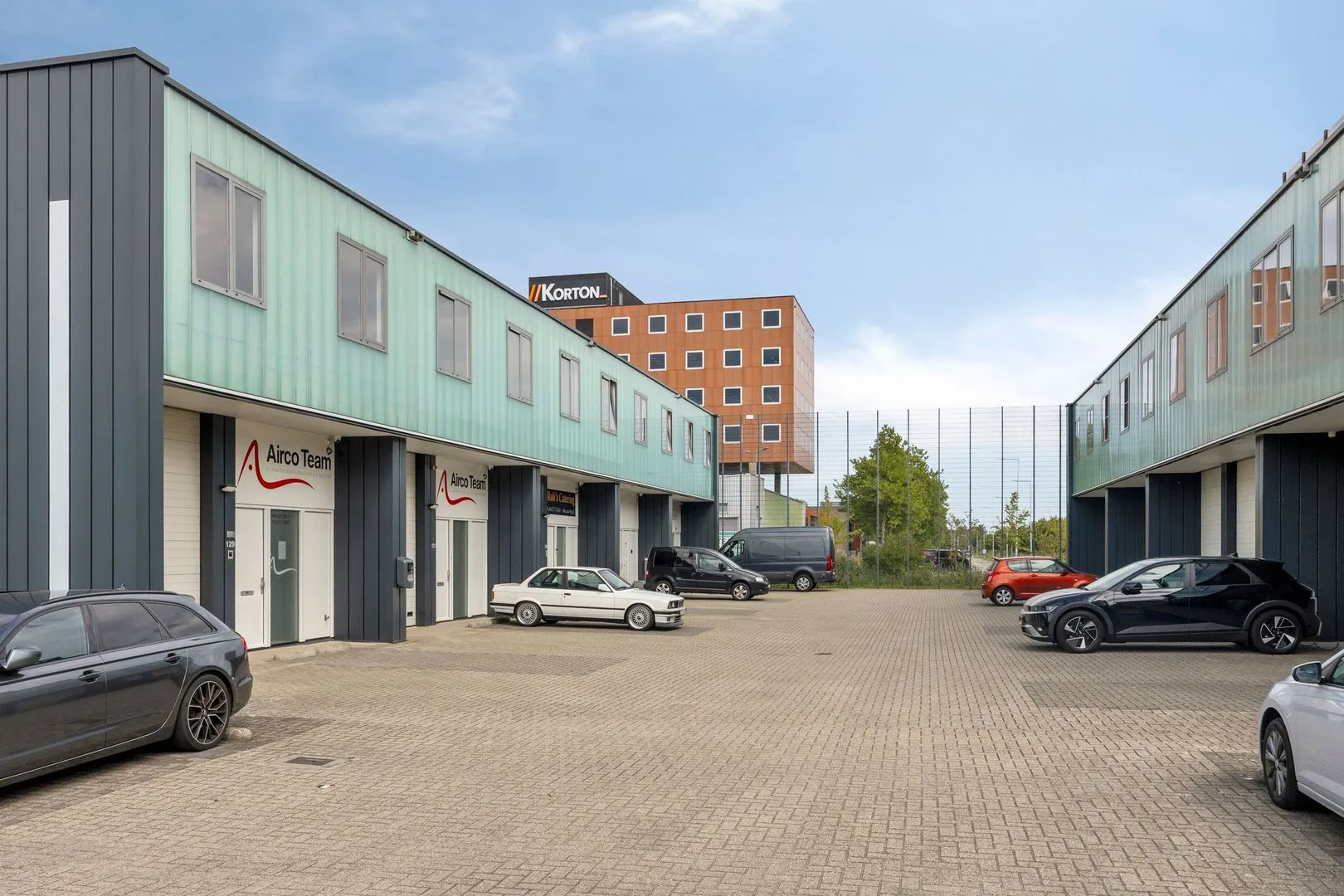 Pesetaweg 129, Nieuw-Vennep foto-1 blur