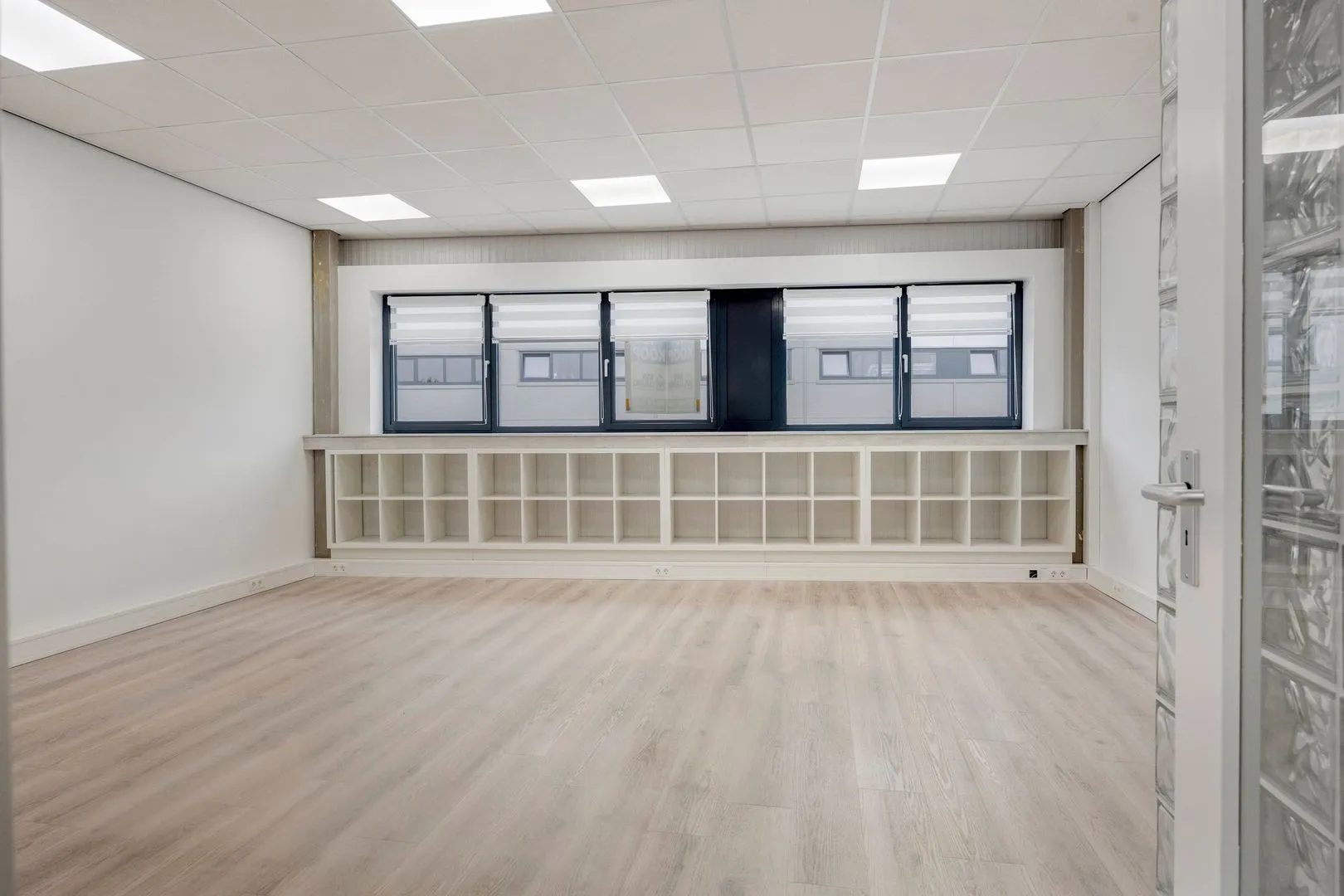 Pesetaweg 85 B, Nieuw-Vennep foto-5 blur
