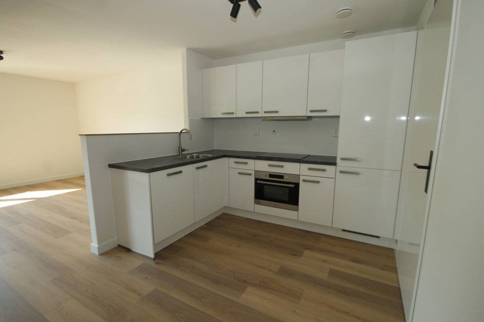 Mies Ruthplaats 32, Leiden foto-3