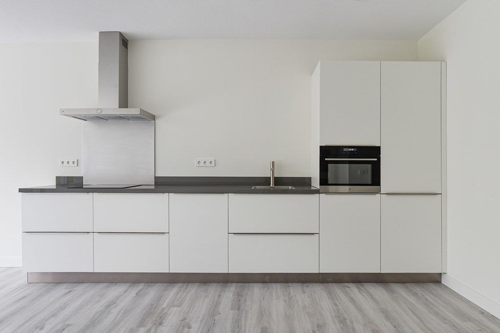 Stationsstraat 60, Rhoon foto-1