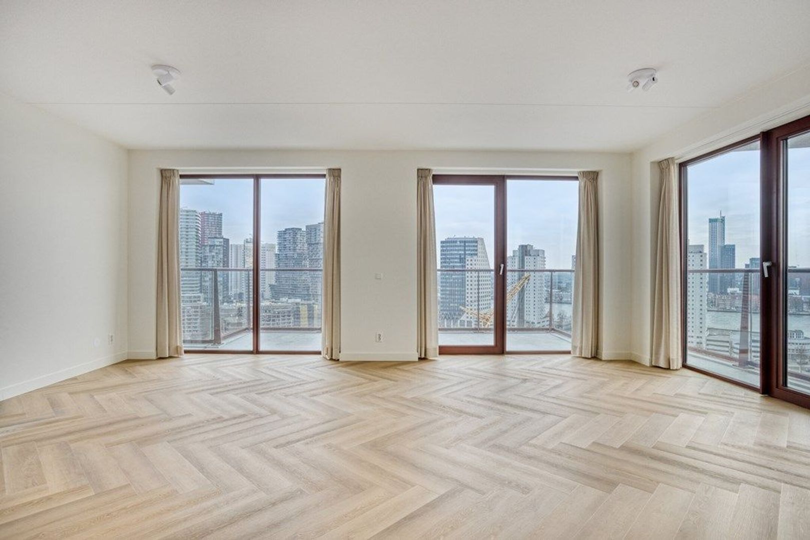 Baan 34 F17, Rotterdam foto-6