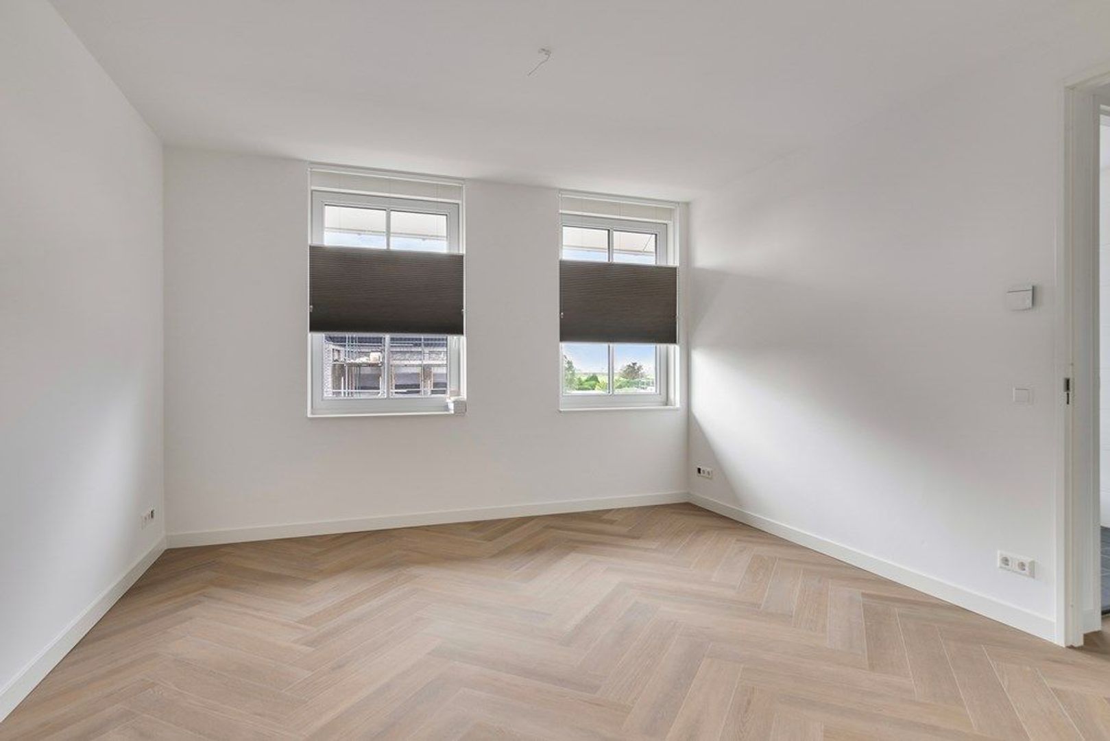 Liburne 13, Leidschendam foto-14