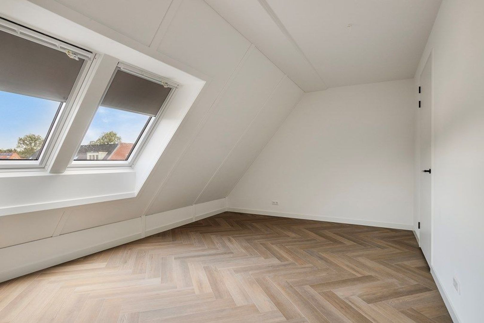 Liburne 13, Leidschendam foto-23