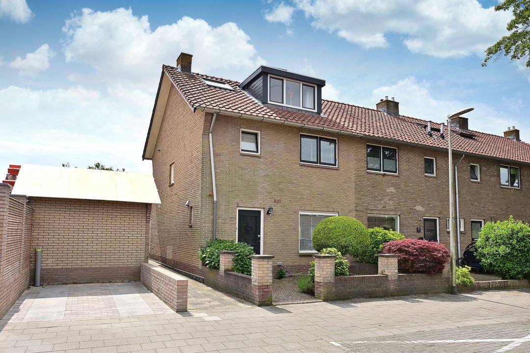 P.M.R. Versteeghstraat 32, Bussum