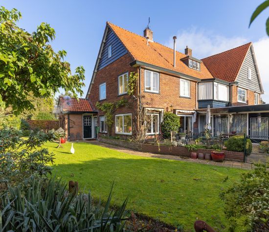Houtweg 11, Laren