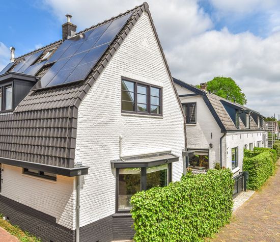 Cornelis Bakkerlaan 36, Laren