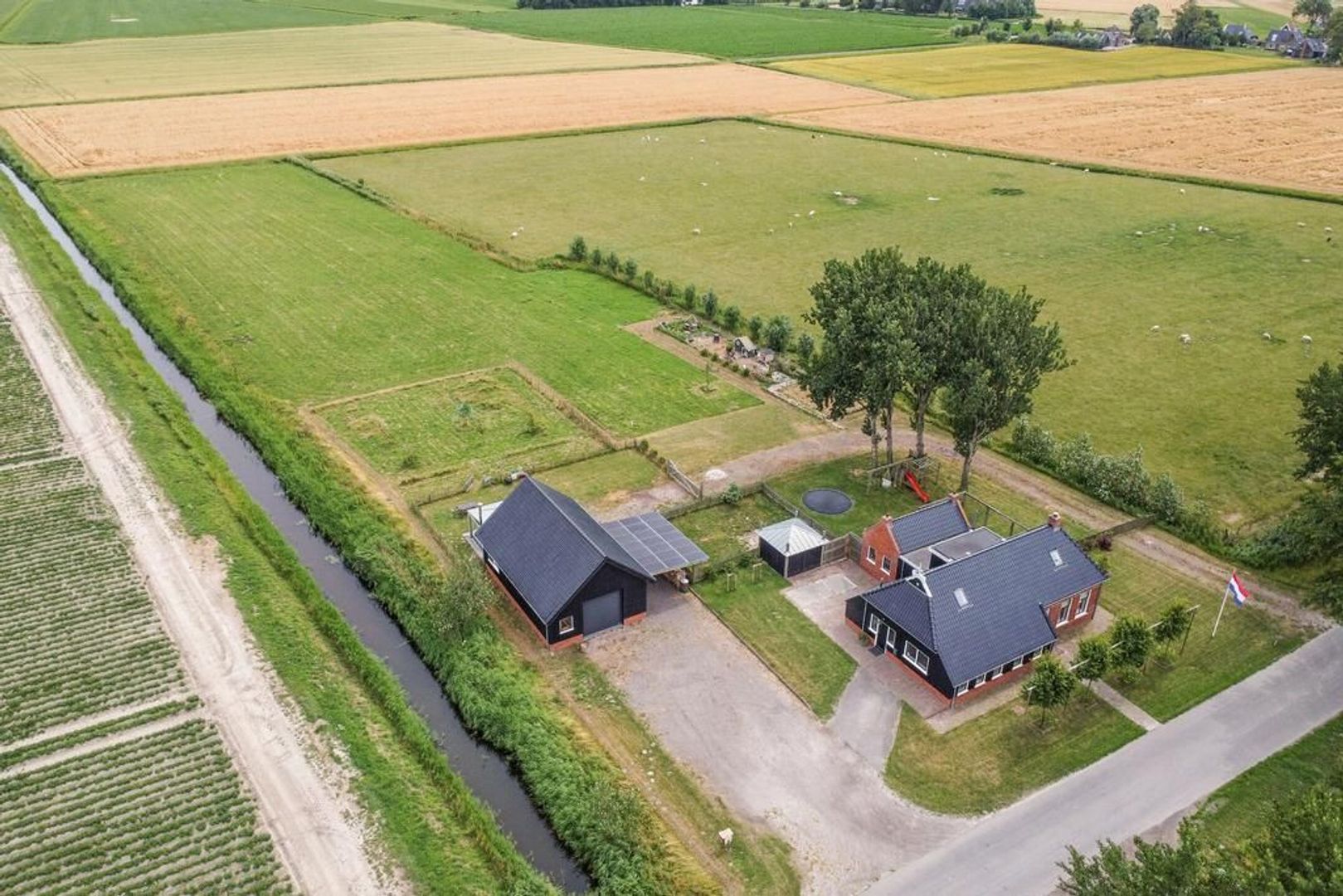 Dyksterwei 1, Ljussens foto-1