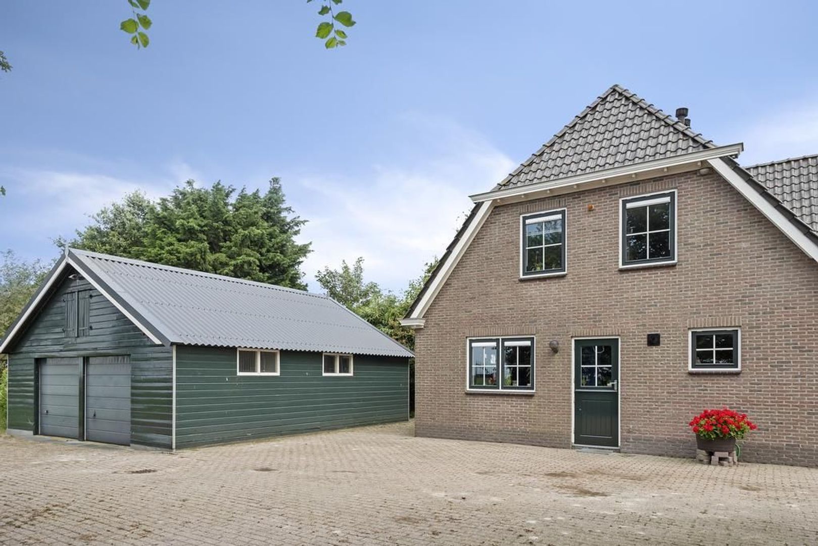 Miedwei 2, Holwert foto-24