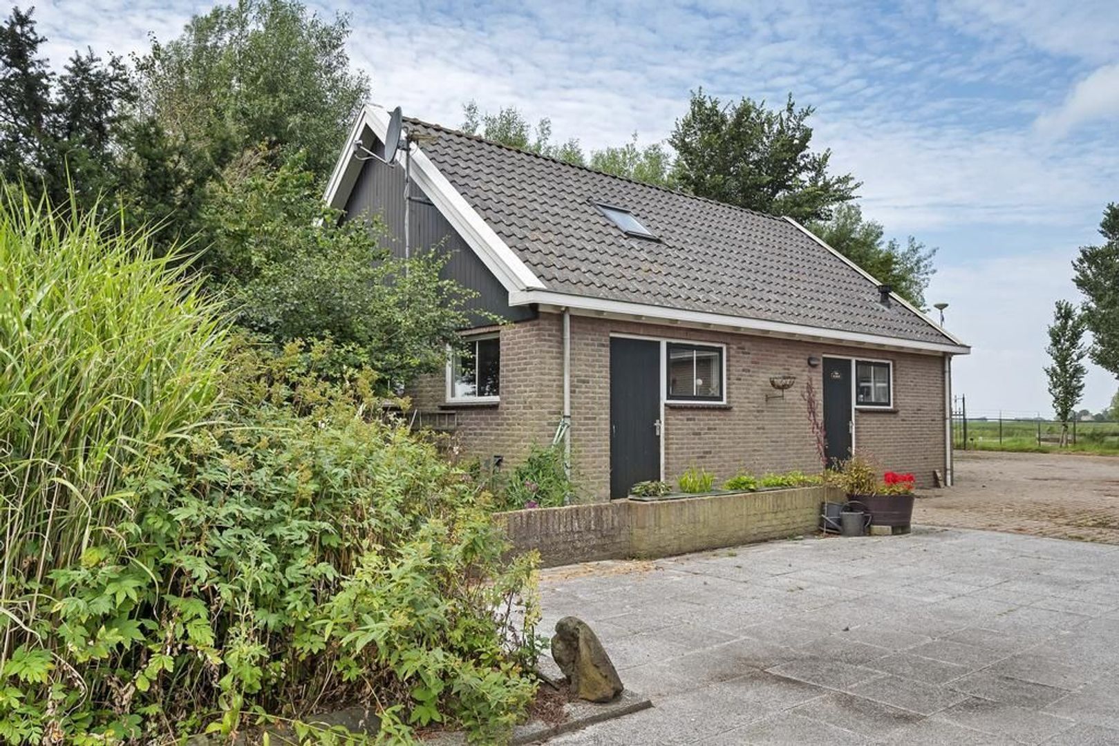 Miedwei 2, Holwert foto-25