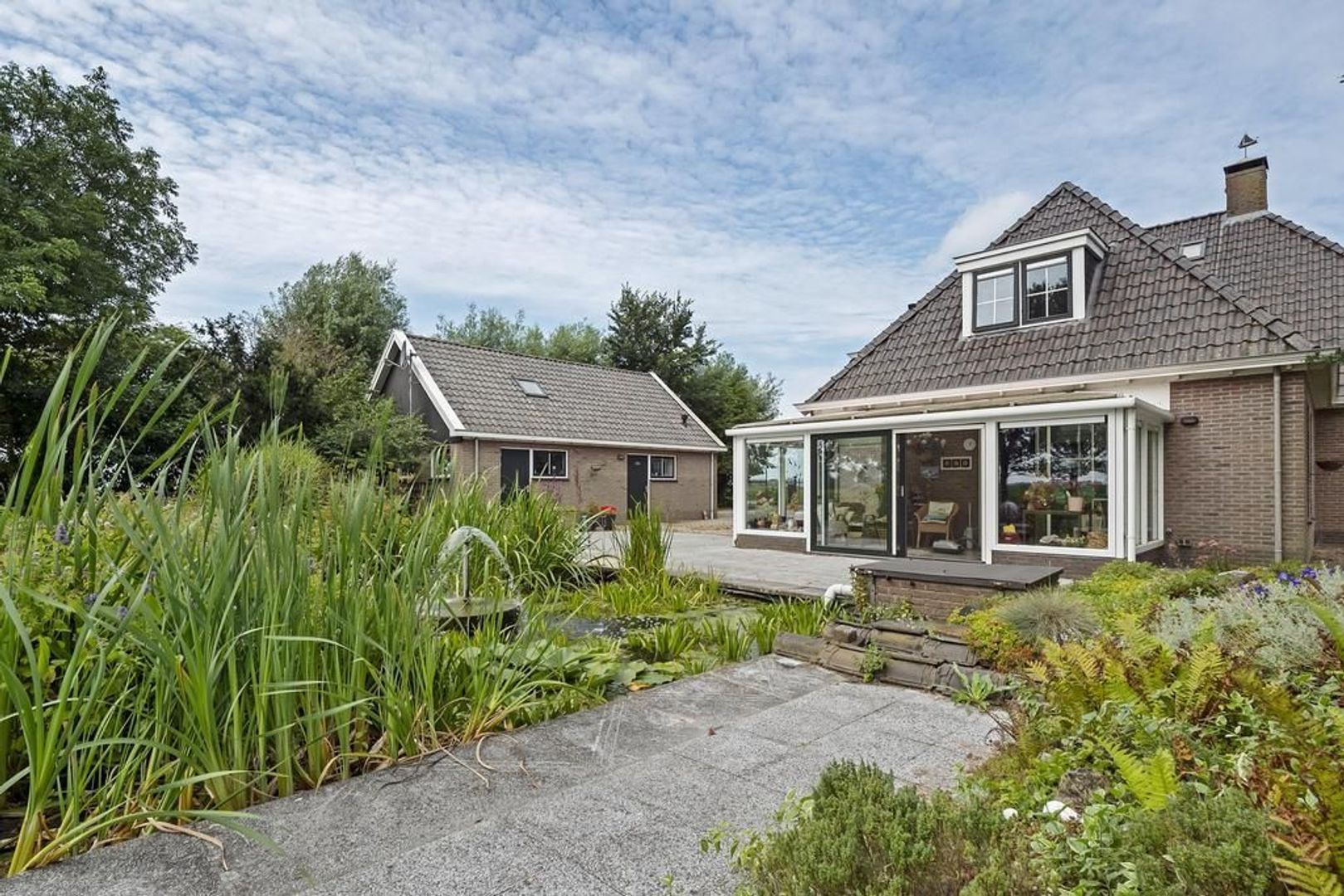 Miedwei 2, Holwert foto-27