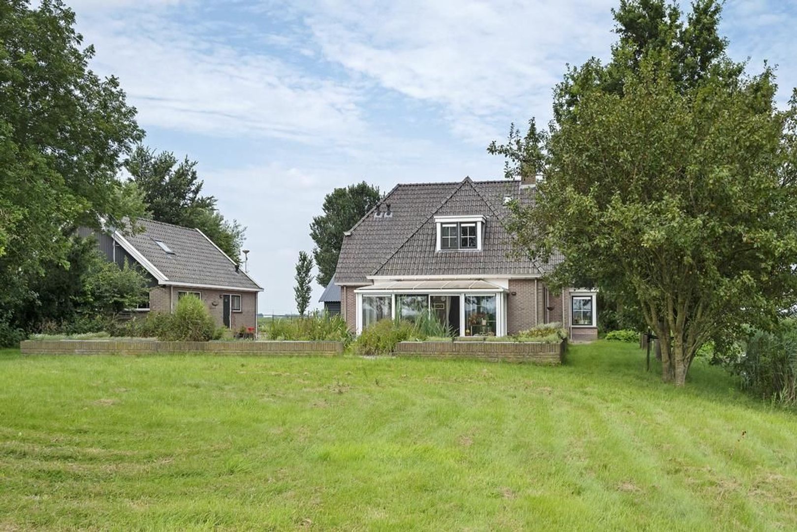 Miedwei 2, Holwert foto-29