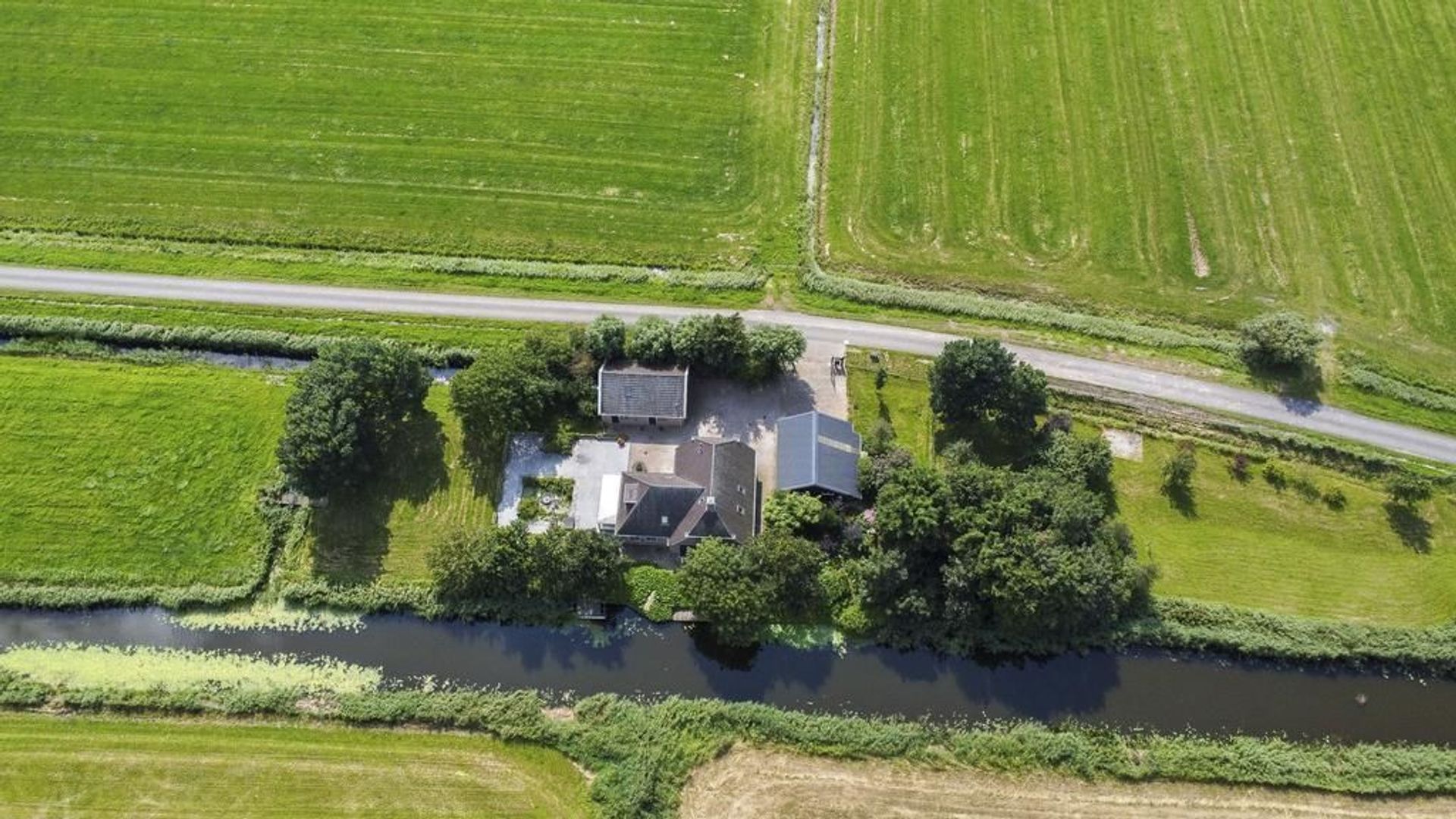 Miedwei 2, Holwert foto-35